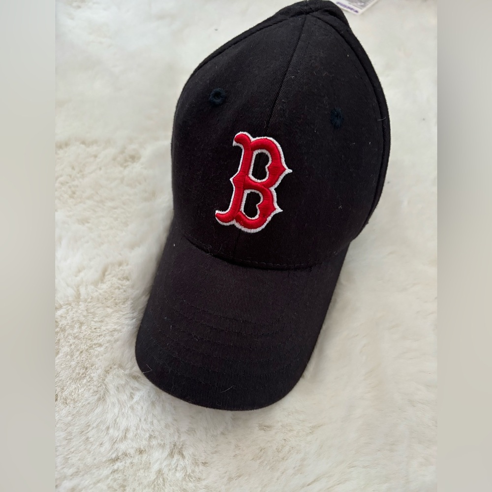 Infant Boston hat. Fitted black